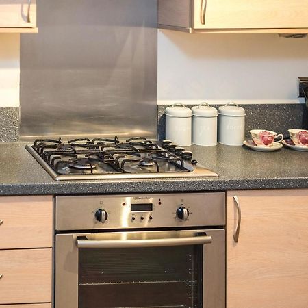 Elegant 2 Bedroom City Centre Apartment - Free Parking - Private Balcony 에든버러 외부 사진