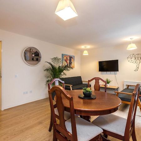 Elegant 2 Bedroom City Centre Apartment - Free Parking - Private Balcony 에든버러 외부 사진