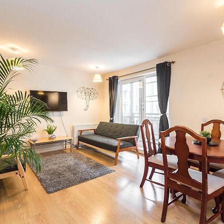 Elegant 2 Bedroom City Centre Apartment - Free Parking - Private Balcony 에든버러 외부 사진