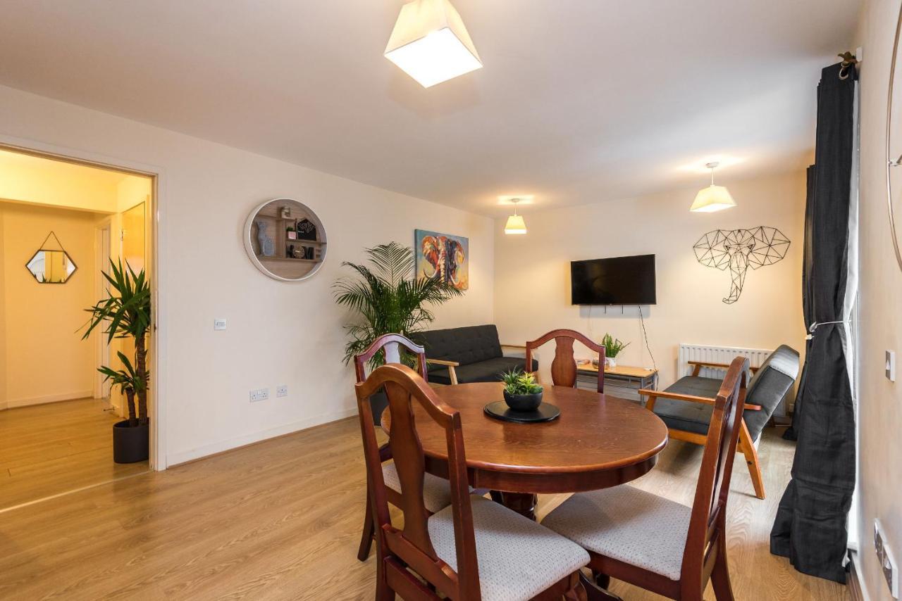 Elegant 2 Bedroom City Centre Apartment - Free Parking - Private Balcony 에든버러 외부 사진
