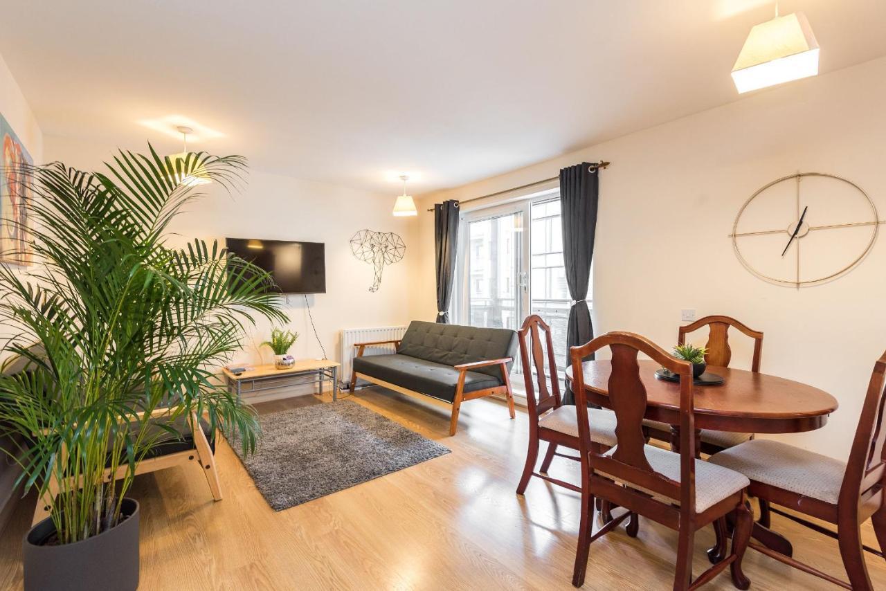 Elegant 2 Bedroom City Centre Apartment - Free Parking - Private Balcony 에든버러 외부 사진