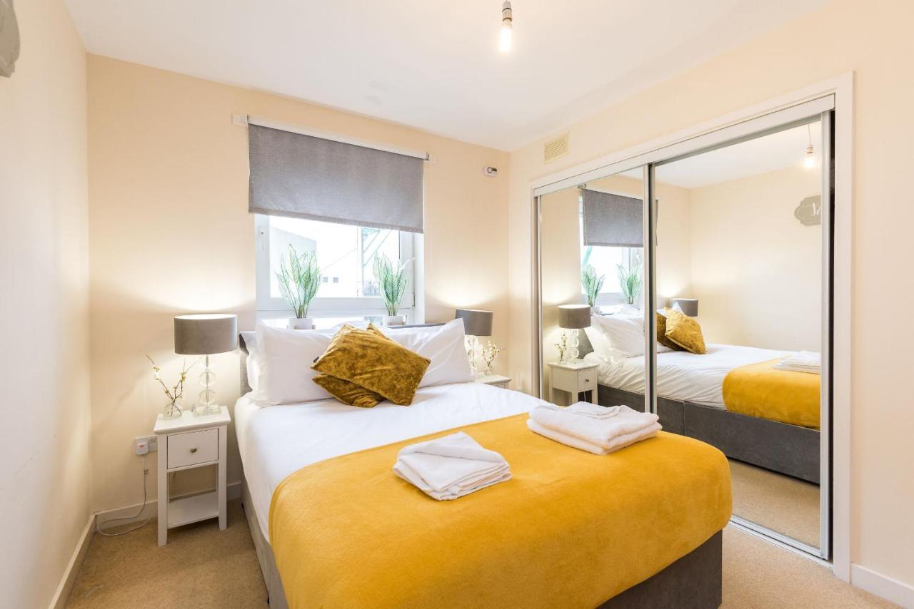 Elegant 2 Bedroom City Centre Apartment - Free Parking - Private Balcony 에든버러 외부 사진