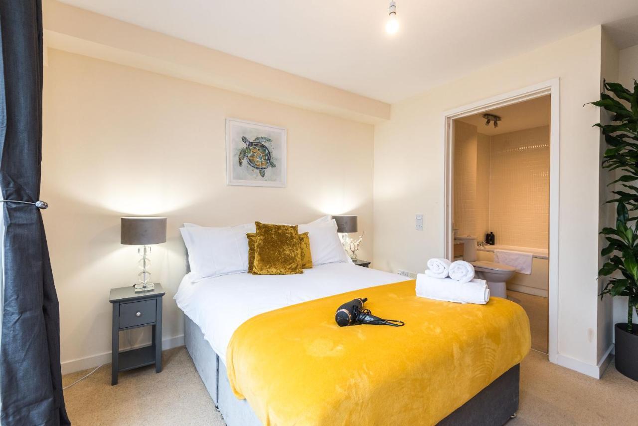 Elegant 2 Bedroom City Centre Apartment - Free Parking - Private Balcony 에든버러 외부 사진