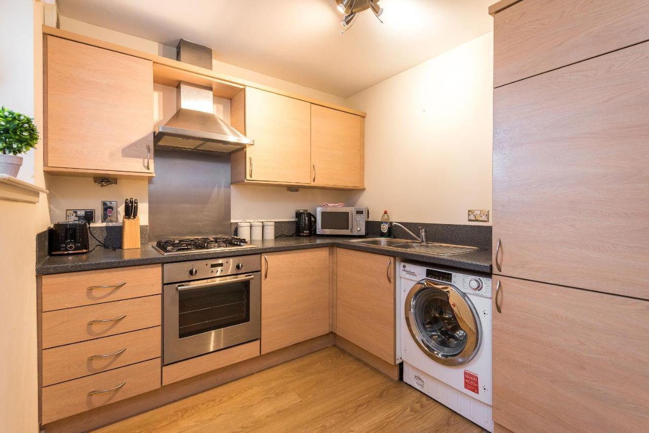 Elegant 2 Bedroom City Centre Apartment - Free Parking - Private Balcony 에든버러 외부 사진