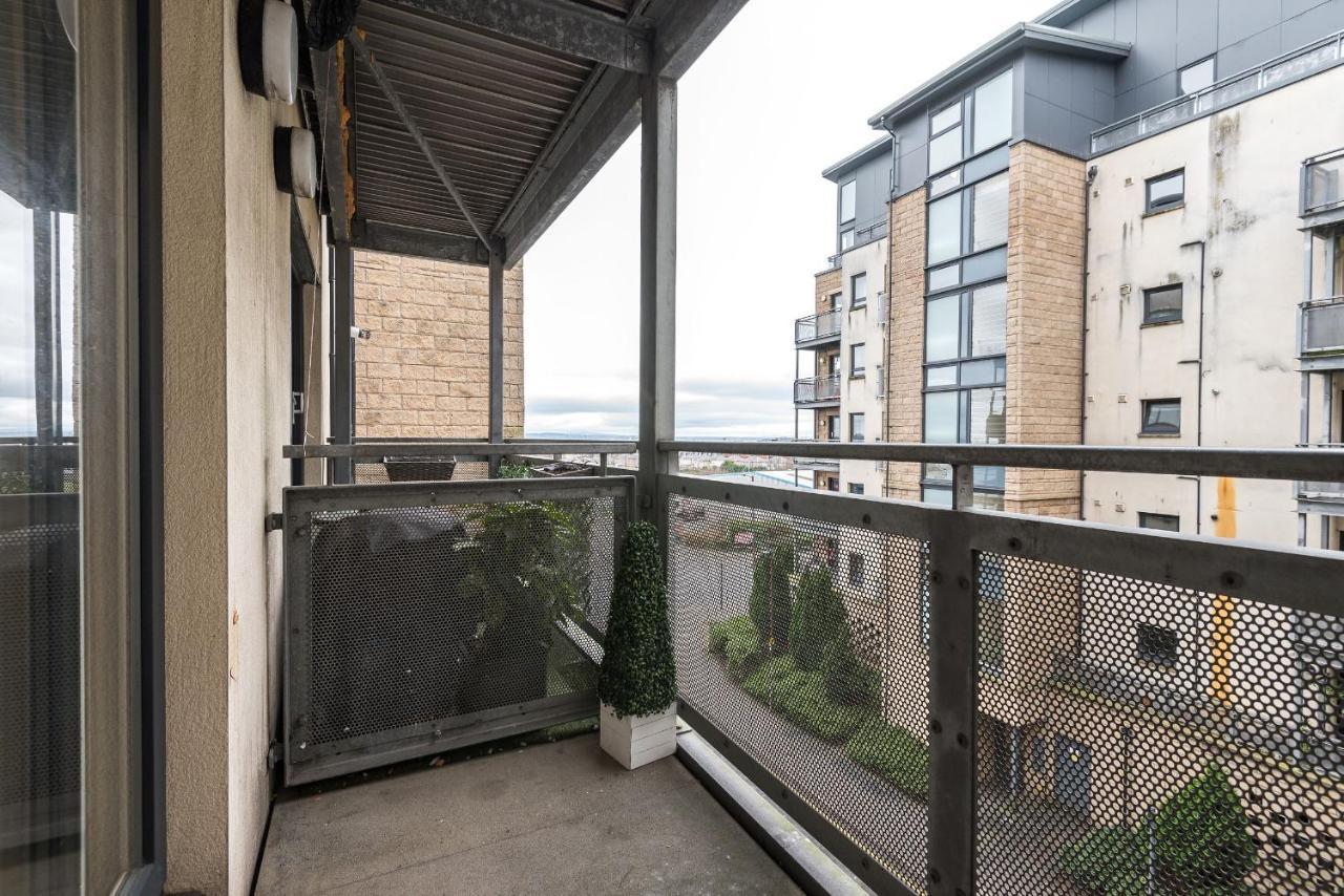 Elegant 2 Bedroom City Centre Apartment - Free Parking - Private Balcony 에든버러 외부 사진