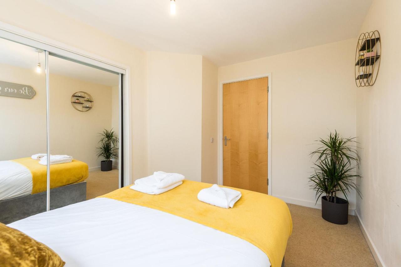 Elegant 2 Bedroom City Centre Apartment - Free Parking - Private Balcony 에든버러 외부 사진