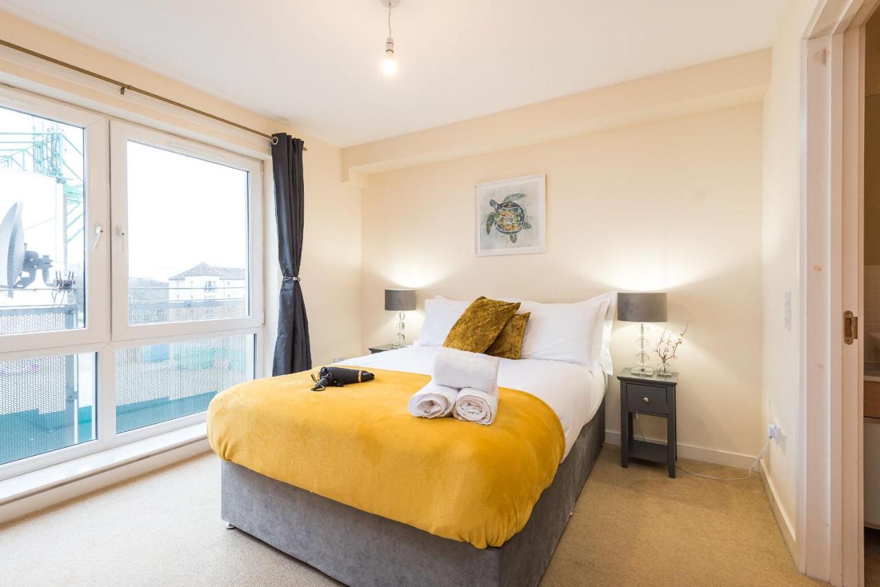 Elegant 2 Bedroom City Centre Apartment - Free Parking - Private Balcony 에든버러 외부 사진