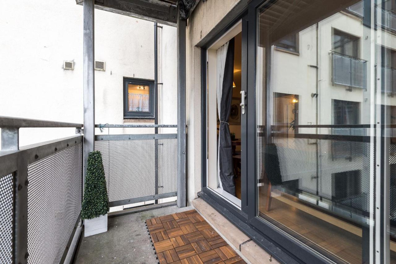 Elegant 2 Bedroom City Centre Apartment - Free Parking - Private Balcony 에든버러 외부 사진